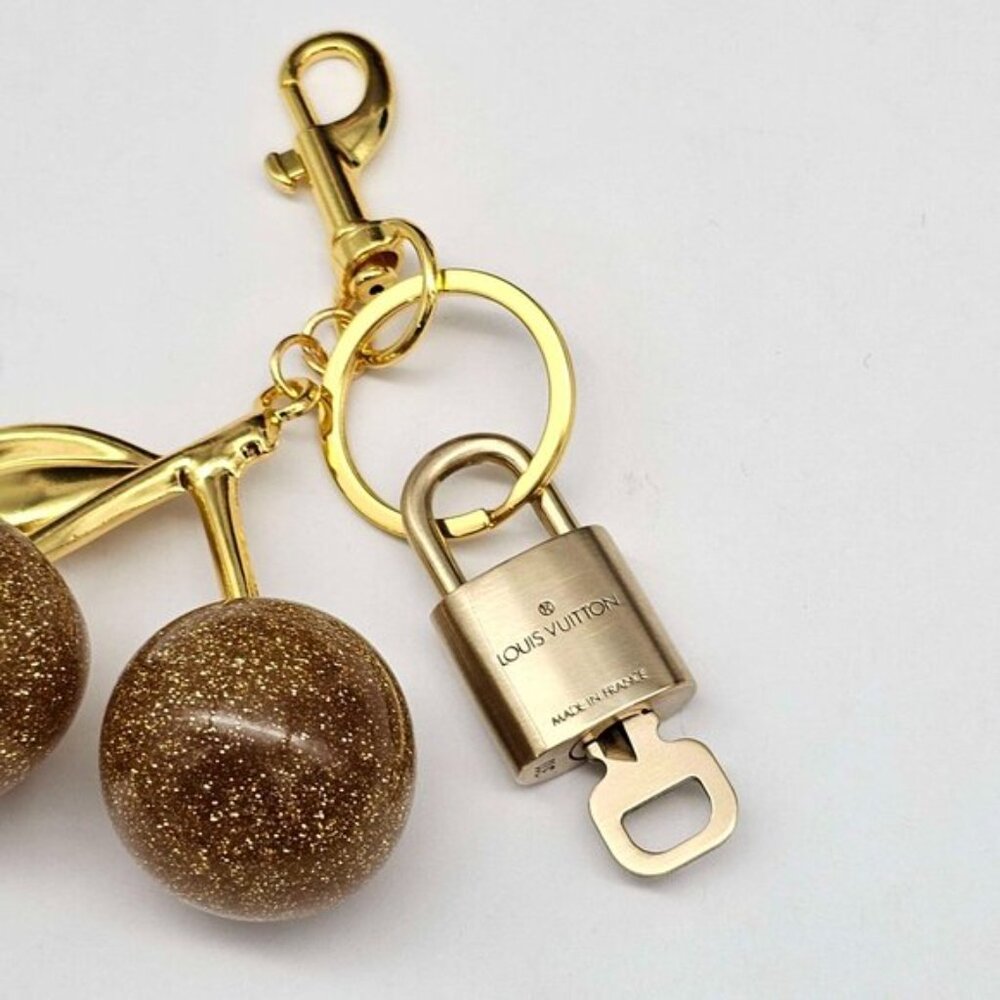 Louis Vuitton Authentic Gold Padlock 🔑 Key + Stylish Bag Unbranded Cherry Charm - Picture 6 of 7
